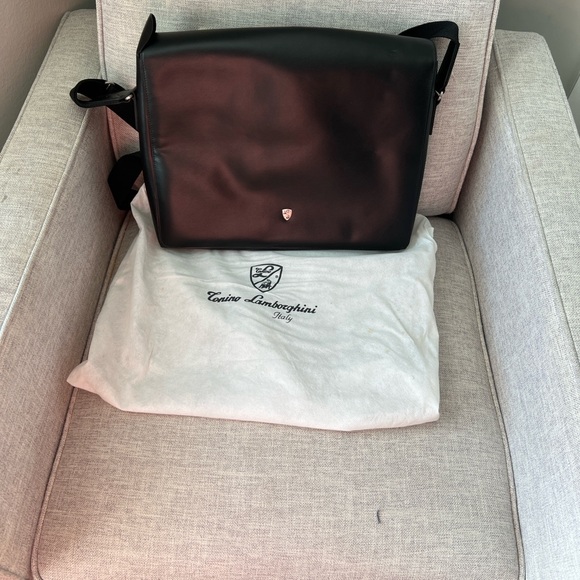 Lamborghini Sleek Black Messenger Bag - Picture 13 of 13
